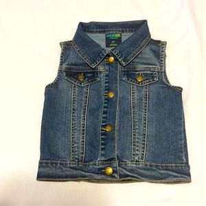 Girls Osh Kosh Jean Vest. Size 5T.